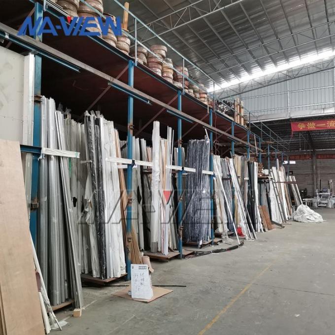 acción de aluminio del ángulo